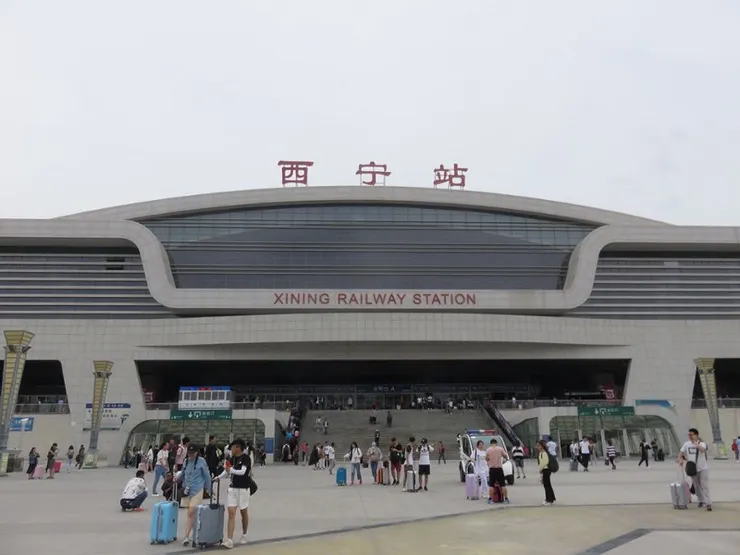 西寧站，西寧最重要的火車和高鐵站。