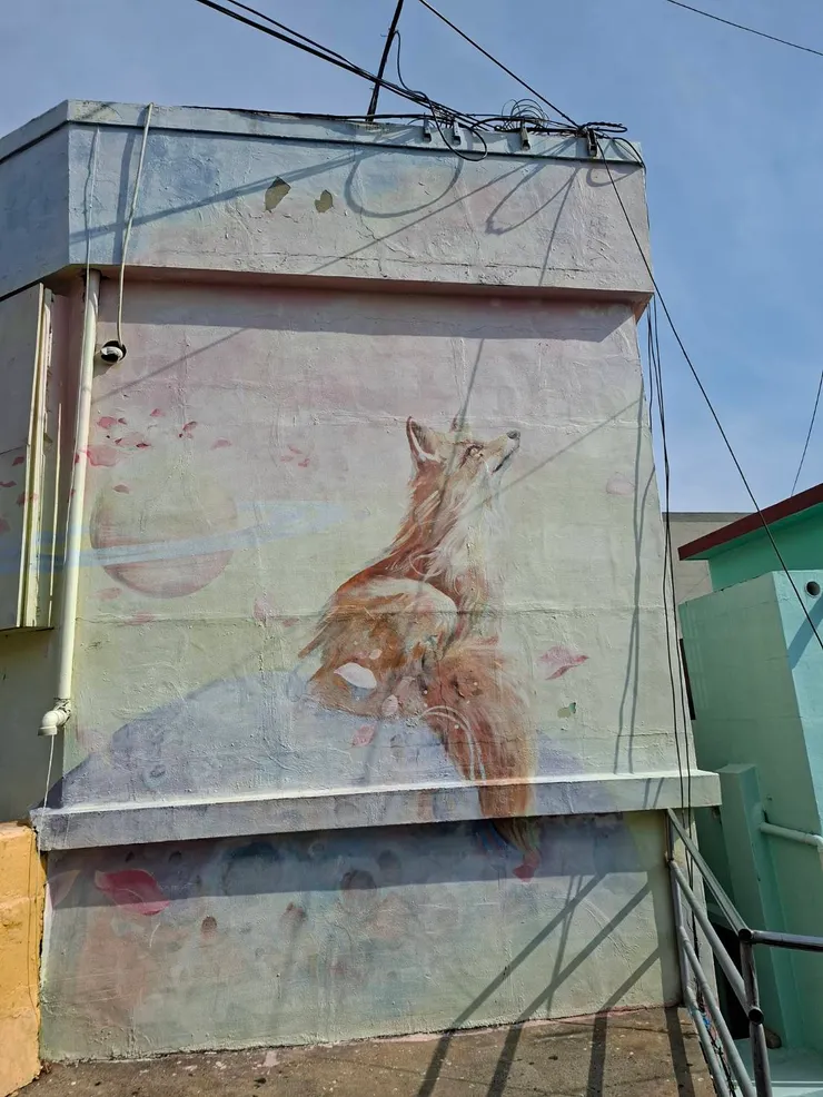 是小王子的狐狸，特別喜歡這種繪畫風格~