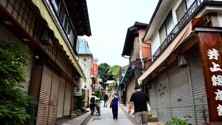 江之島弁財天仲見世通（photo by 小嶼 2024）