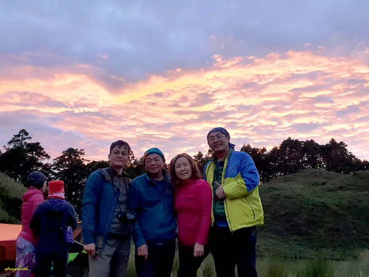 ↑巧遇去年聖稜線遇到的新北登山會陳大哥伉儷(一日由桃山登山口至霸南山屋)
