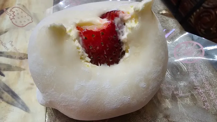 兄弟大飯店的雪莓娘草莓好大一顆!