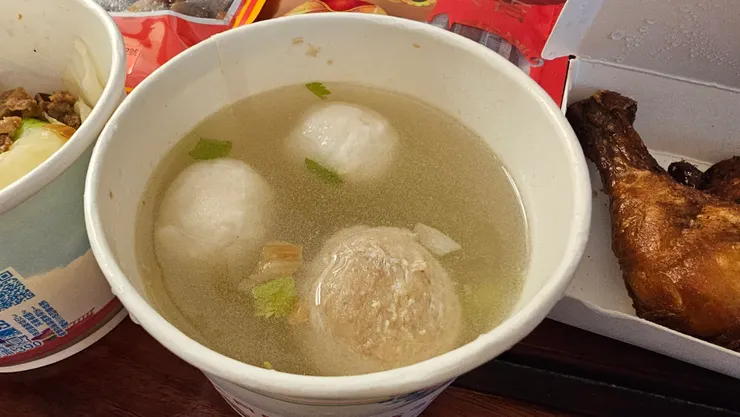 SOGO美食街買的好喝貢丸湯和魚丸湯!