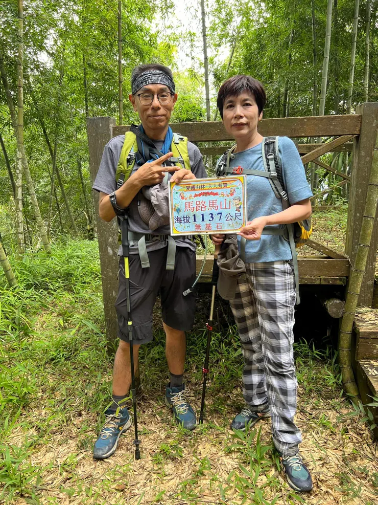 沒有基石有前人遺留紙牌