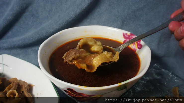 冬季暖鍋🍲牛骨高湯熬煮鍋底，搭配手炒香料與牛四喜底料|第一牛