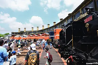 12輛機關車一字排開仍氣勢十足