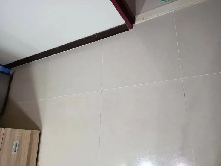 圖說:以修復取代拆除,不用敲除重鋪,即可完成地磚補強。(圖/奕明地磚工程)