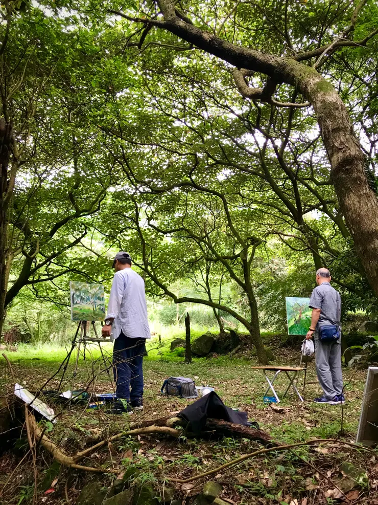 竟然有人扛著水彩工具上山寫生