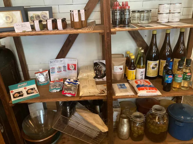 店內一角 無添加物調味料等等產品