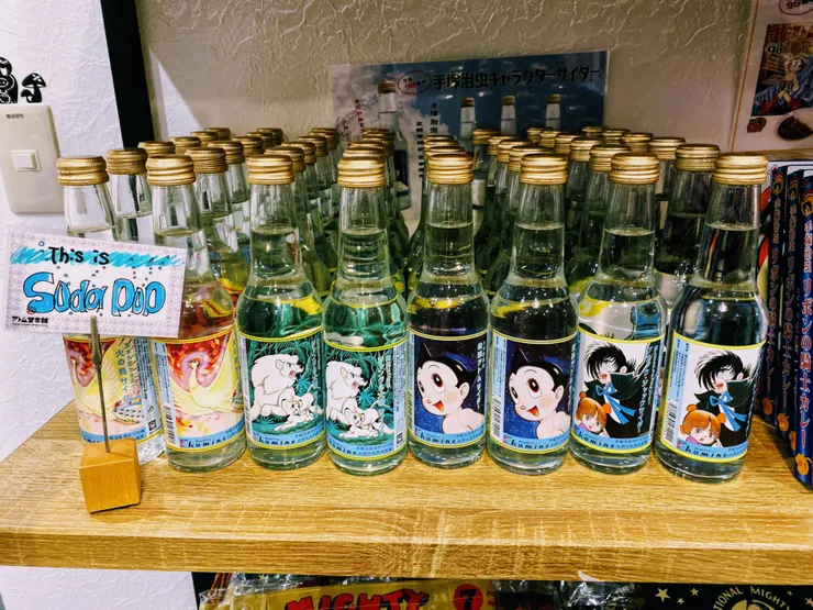 一樓就可以買到懷舊小商品