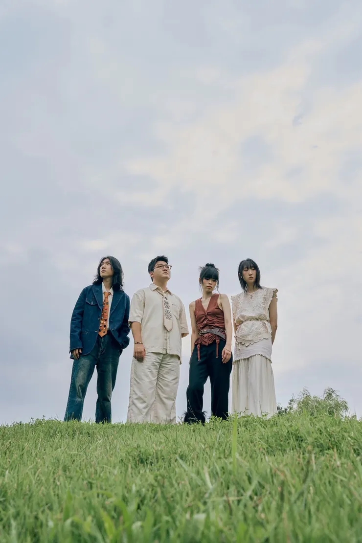 韓國樂團 Ghost Bookstore 幽靈書店，由成員 Ymir Kim、Daniel Kang、Sue Kim、DD 所組成。photo source：浮現音樂