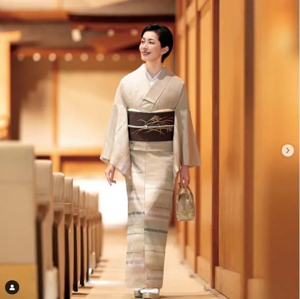 好的著裝，おくみ線會連在一起