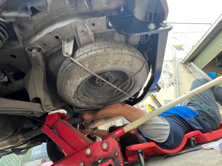 拖車架安裝在最外側可免拆備胎