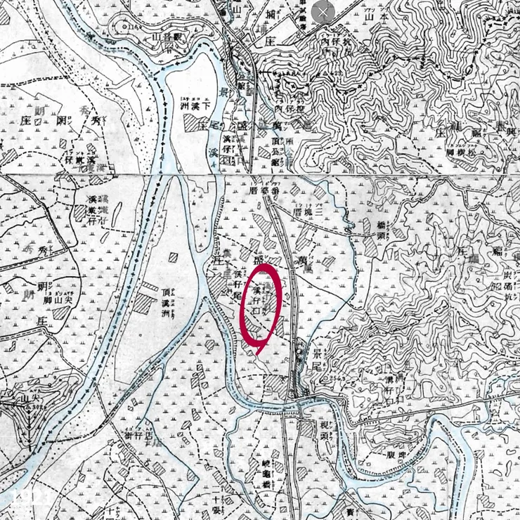 從1921年《台灣堡圖》可看到原本新店溪、景美溪、萬盛溪河道樣貌，以及下溪洲、頂溪洲的分布。紅色圈起處就是先民登岸的「溪仔口」
