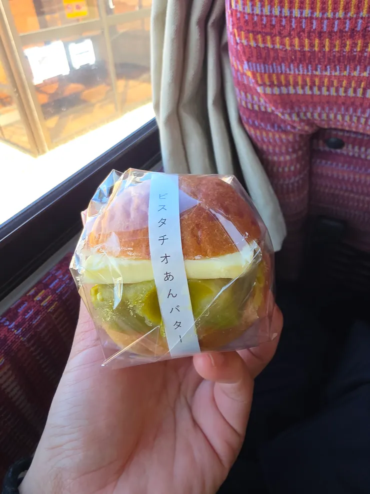 貼心學妹跑馬拉松之餘，還有餘力幫我們訂名古屋有名的好吃甜點😍 一過終點馬上坐計程車去拿