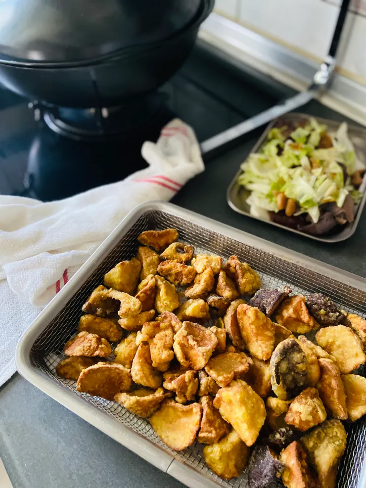 午餐炸了杏鮑菇和香菇。食譜參考@章新漫談