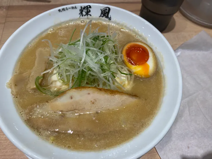 很幸運只排15分鐘的輝風拉麵晚餐，接下來幾天想吃都至少要排40分鐘