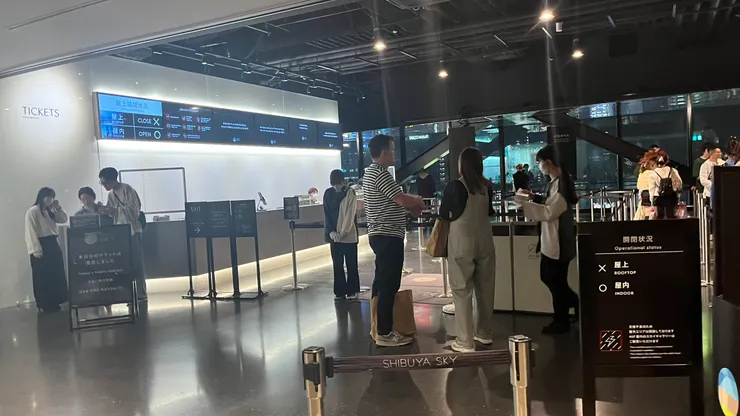 即使如此，人潮還是不少。