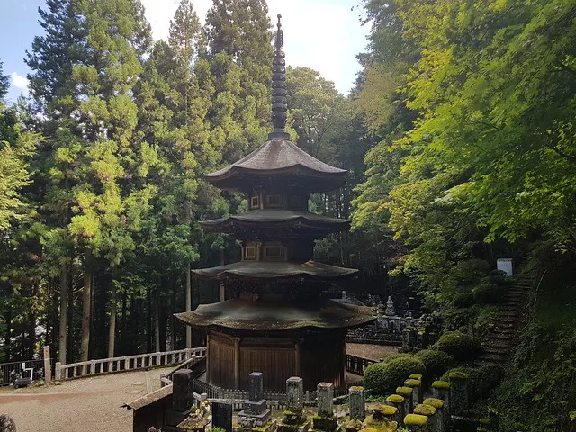 安樂寺八角三重塔