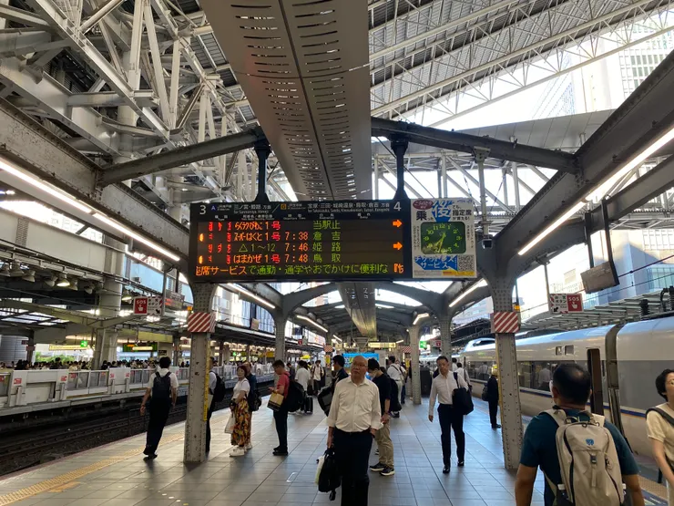 福知山線的月台顯得清閒