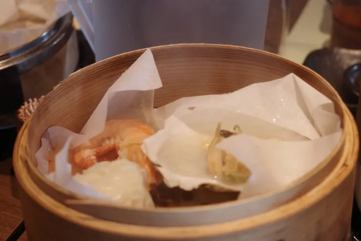 裡面是很新鮮的肉、海鮮、蔬菜