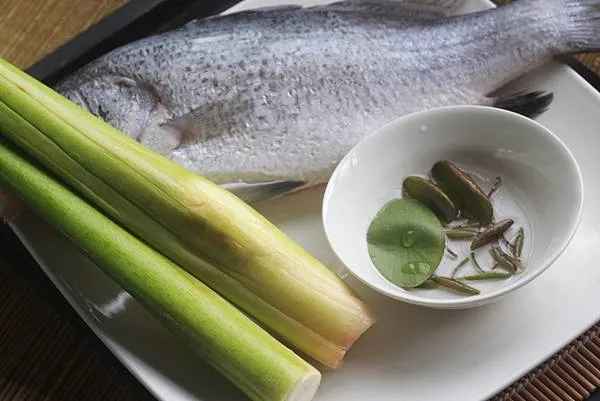 江南風味：菰菜、蓴菜、鱸魚(有誤，應是松江鱸魚) 是典型的文人飲食