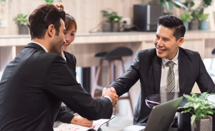 曾經我以為業務就是要不斷地拜訪客戶談生意,但在B2B的業務領域中,更多的成交只是靠單純的email達成 (圖片來源:111人力銀行)