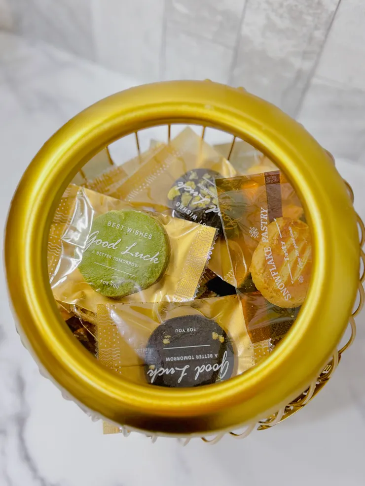 上頭看到的是可可脆片、宇治抹茶、焦糖蘋果口味