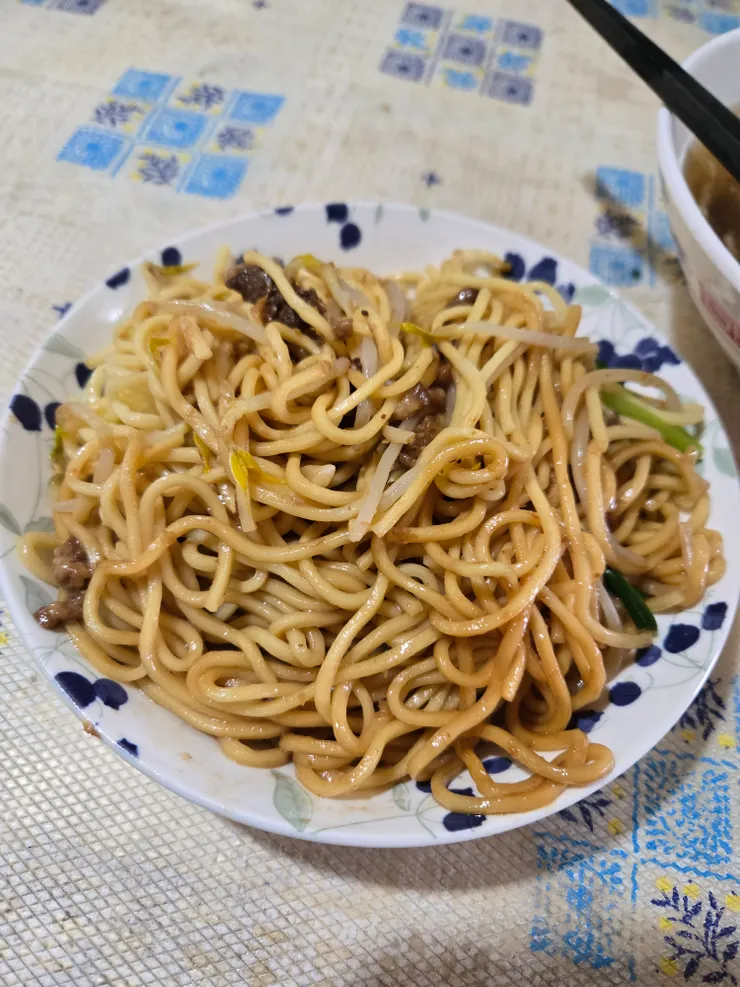 懷念肉焿外帶裝盤