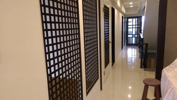 隔間套房必然會有的走道