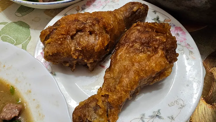 這是老媽在菜市場買的炸雞腿!