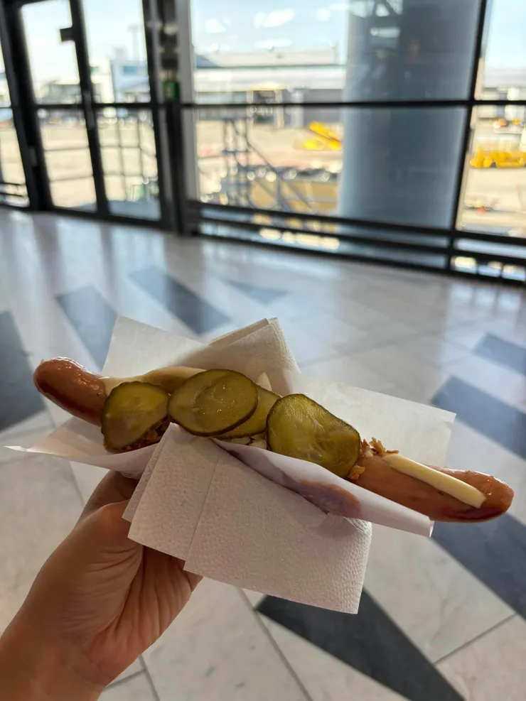 機場的熱狗連鎖店 Steff Houlberg