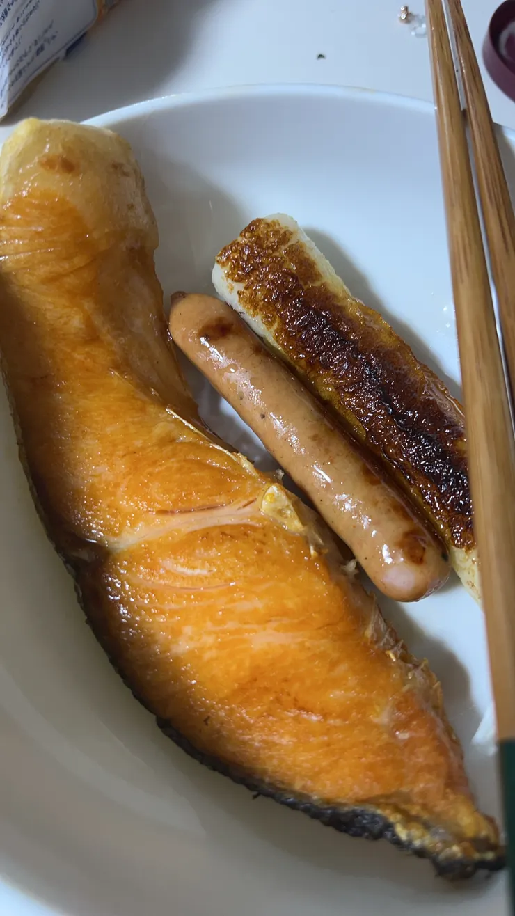 竹輪、鮭魚配香腸的奇葩組合