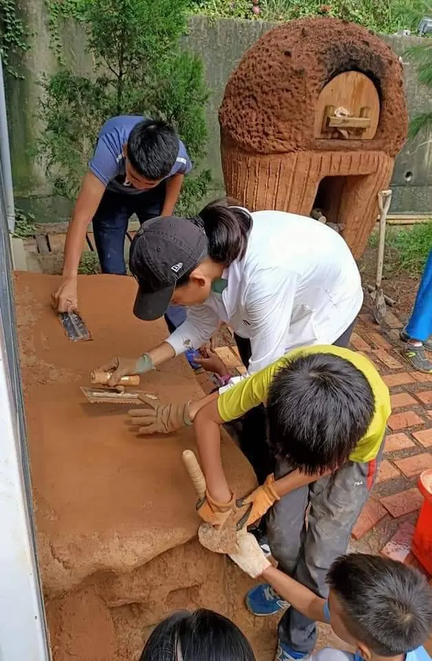 用自然泥土材料玩建築/親手建造，是激發創意的最好教育(趣味中學習)