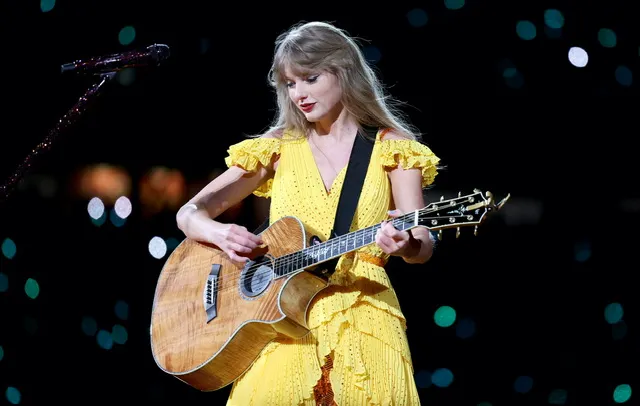 新一代的超人氣女歌手 Taylor Swift 深受 Mitchell 影響。 （網路圖片）