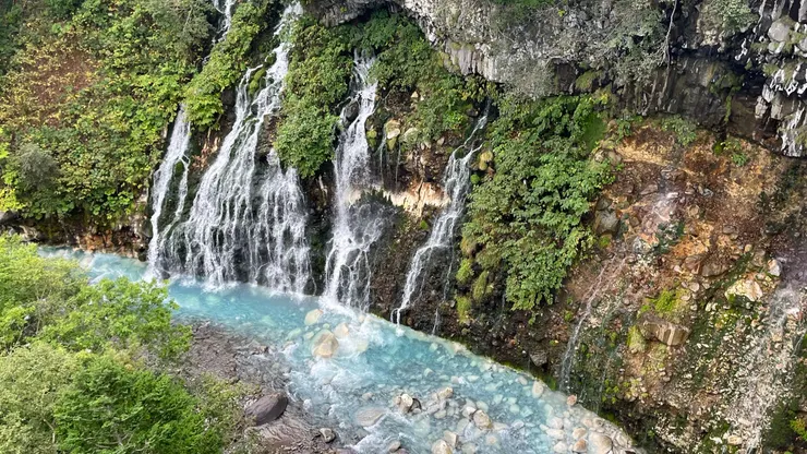 最厲害的是下面的水還能呈現青色的。