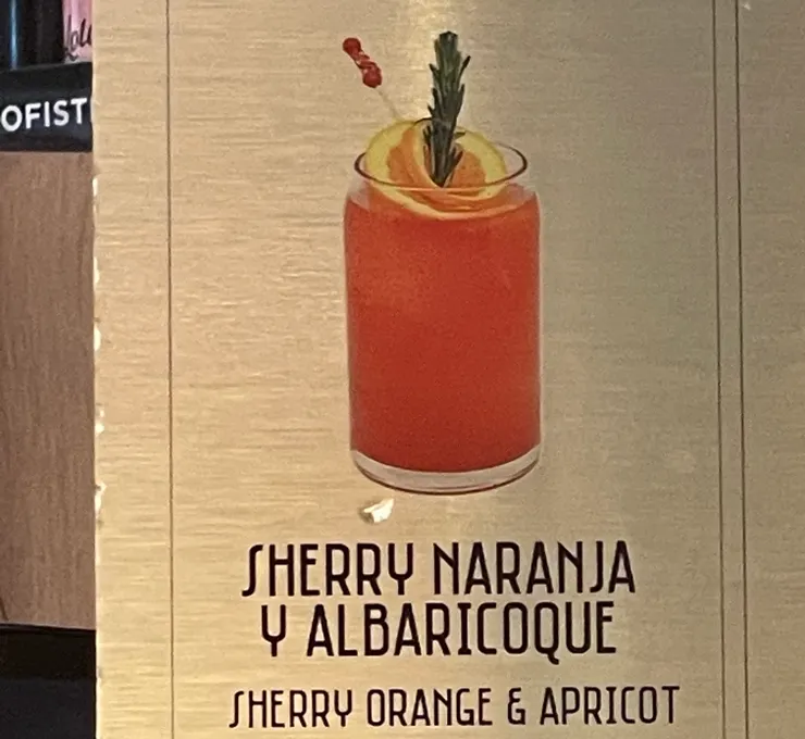 點的是這一杯，酒味一點濃，味道酸甜