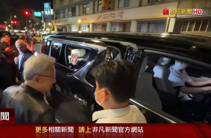 林百里座車位置