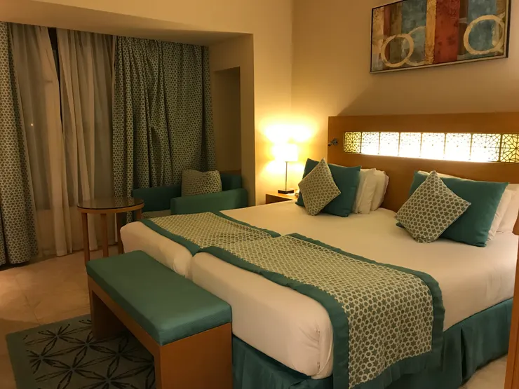 埃及 || 位在紅海的莫凡彼渡假村，有泳池、私人海灘、超多菜色的自助餐、spa等多種設施，就算在旺季，每人每晚也只要1000多元。只是我當時照片拍得不好，大家可以自行上網搜尋~