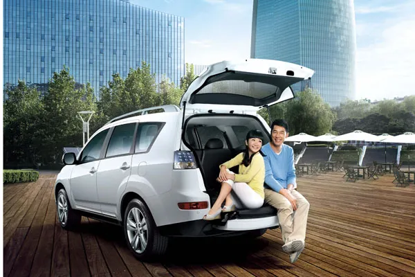 當年陶子跟李李仁代言Outlander