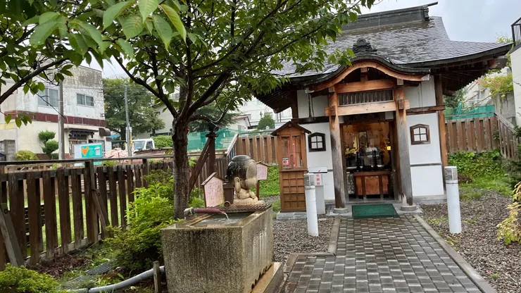祭拜的是お湯掛け地蔵。