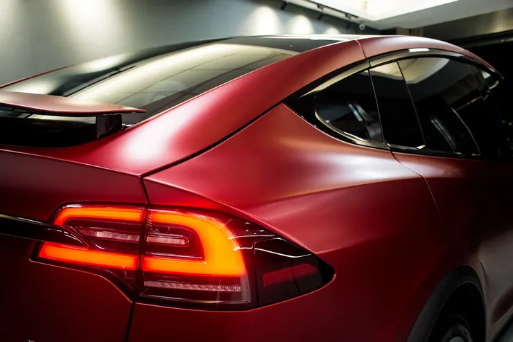 台南奧圖菲汽車包膜推薦|高評價實力店!車體貼膜手路細膩|犀牛