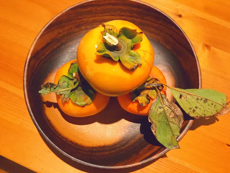 某一年，鄰居奶奶給我們的柿子