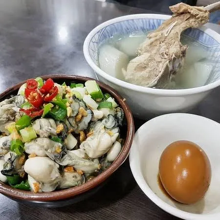 黃金蚵仔滷肉飯（圖片截圖於網路）
