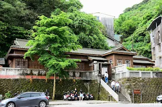 司令官邸居高臨下不但可以眺望已經消失的大沙灣海水浴場,庭院還有水池