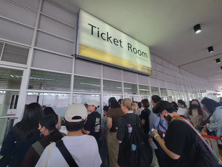 ↑在 Ticket Room 取票
