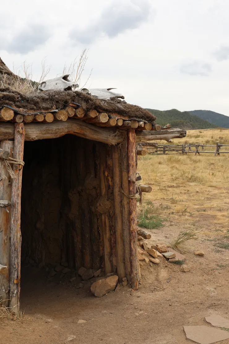 波台博物館的入口,因為是半地下屋,需要稍微屈身才能進去。