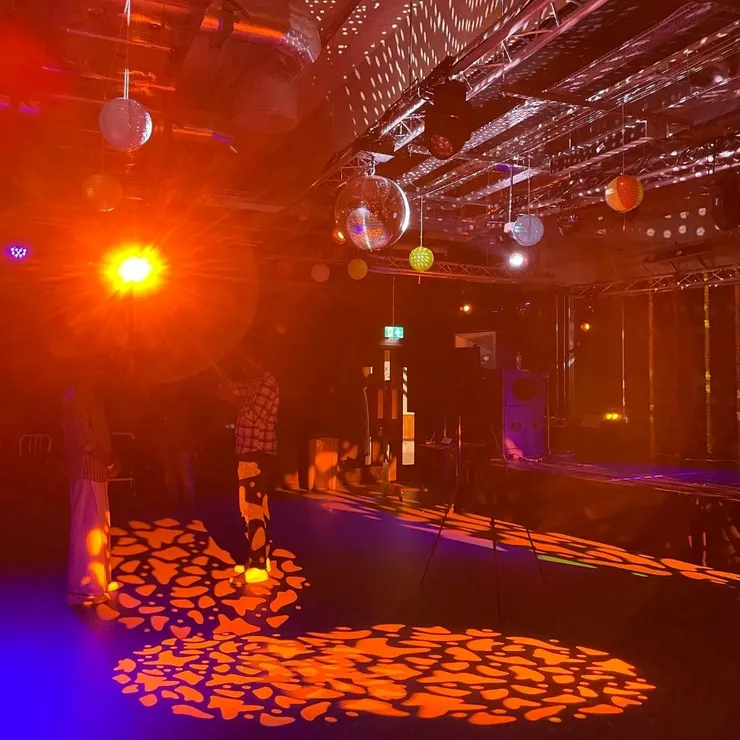 入場前的場景，我非常喜歡的特殊光影效果。