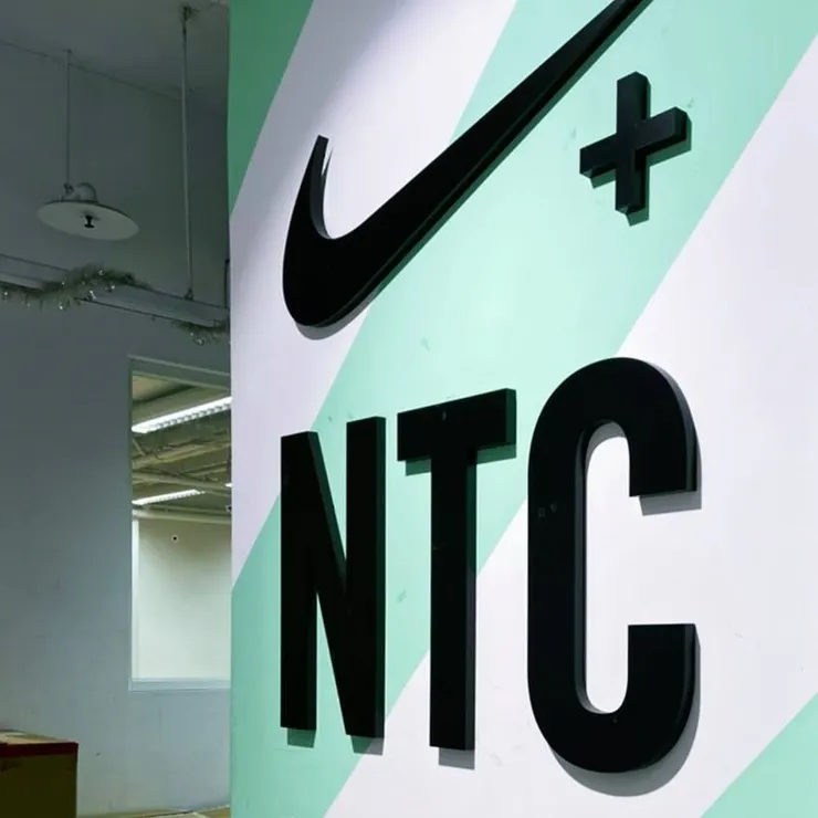 某知名運動用品．．．好像太明顯了