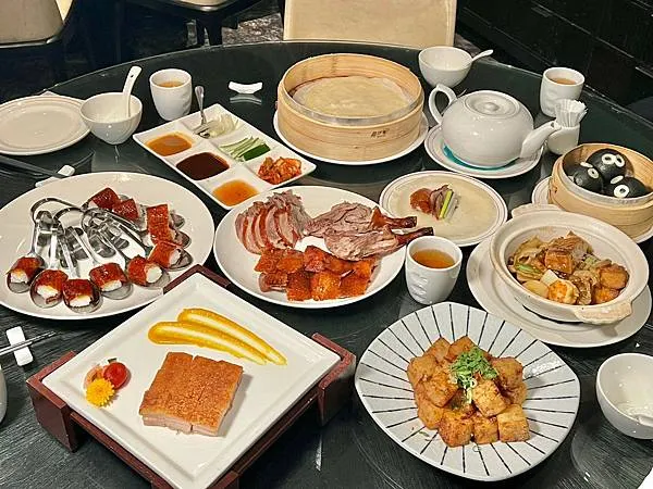 (新莊美食)典華雅聚~窯烤櫻桃鴨二吃、經典粵菜、創意港點樣樣