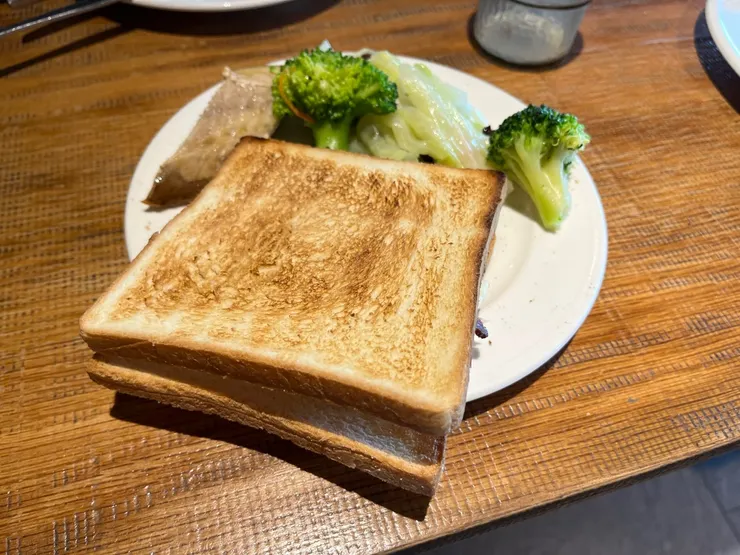 自製培根蛋吐司！！！滿成功的🤣🤣🤣。